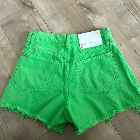 NWT Urban Outfitters BDG A-line Shorts Bright Green Denim Chewed Hem Sz 26 - Picture 5 of 7